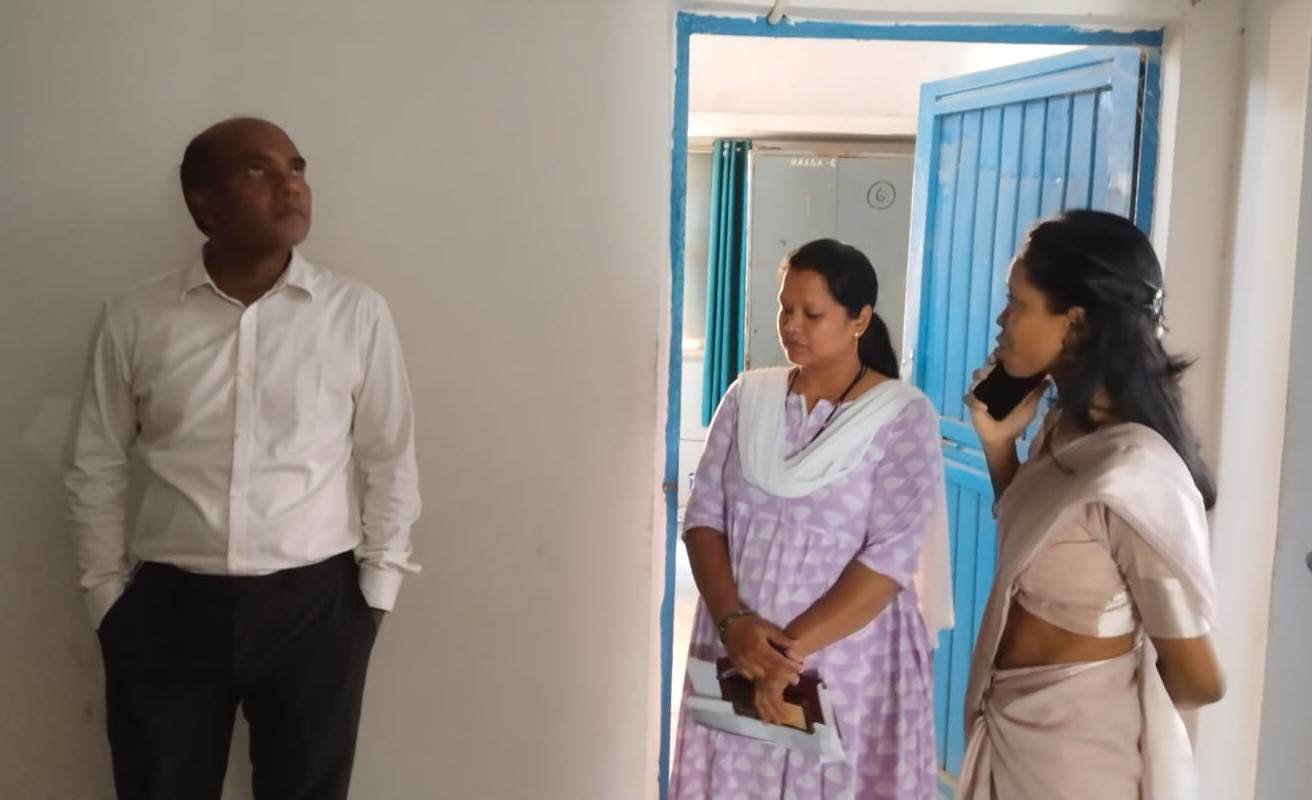 (जशपुर) मनोरा तहसील एवं जनपद पंचायत कार्यालय का एसडीएम ने किया आकस्मिक निरीक्षण