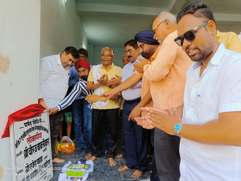 (दुर्ग-रायपुर) महापौर ने लुचकी तालाब शिव मंदिर के प्रांगण में पार्षद निधि से निर्मित सामुदायिक भवन का किया लोकार्पण