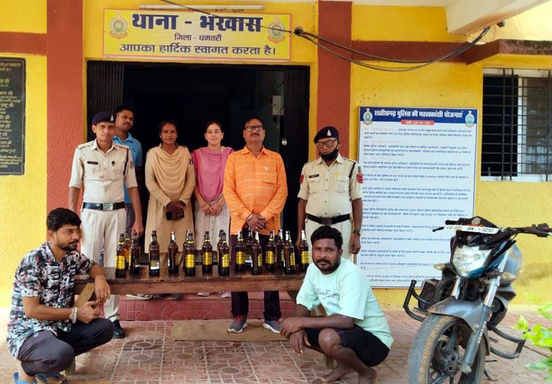 (धमतरी) भखारा पुलिस ने अवैध शराब बिक्री करने वाले दो आरोपियों के खिलाफ कार्यवाही की