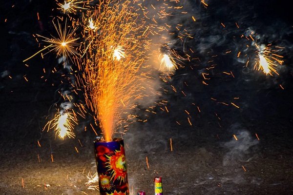 दिवाली पर रात 8 बजे से पहले या 10 बजे के बाद पटाखे फोड़ने वालों पर होगी कार्रवाई