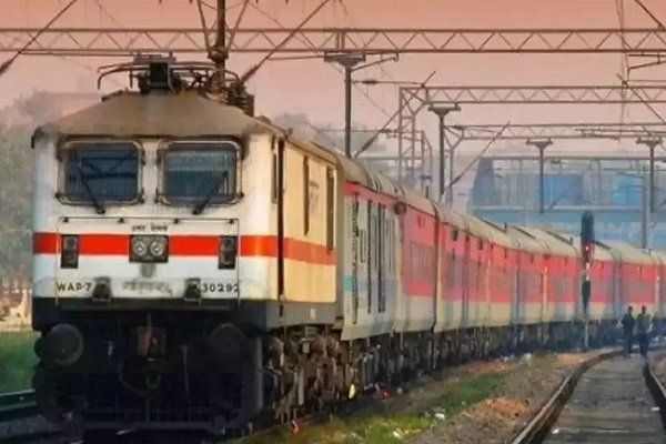 लूट की नियत से पलटाने वाले थे ट्रेन, पटरी के बीच रखा था लोहे का टुकड़ा; 2 गिरफ्तार