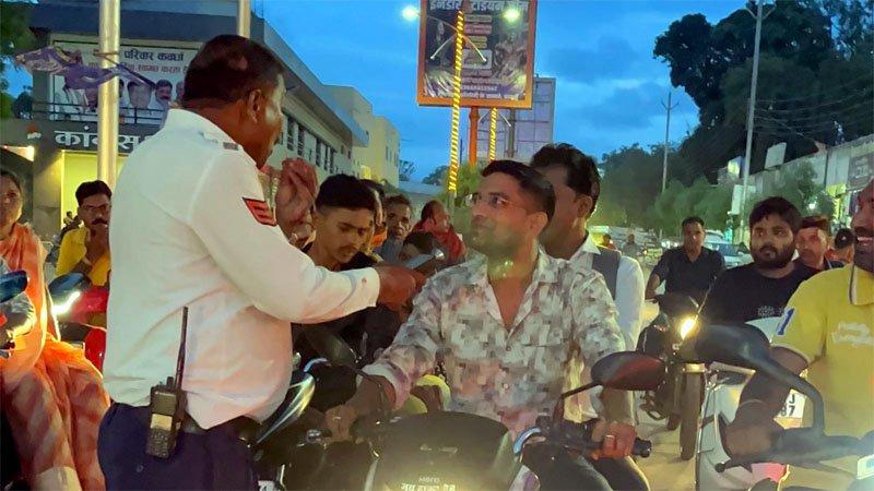 (कबीरधाम) शराब पीकर वाहन चलाने एवं मॉडिफाइड साइलेंसर पर पुलिस ने की सख्त कार्यवाही