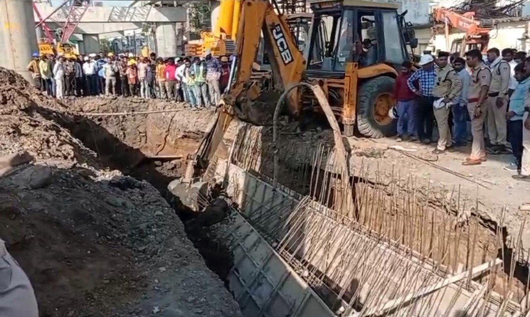 फ्लाई ओवर निर्माण कार्य के दौरान हुआ हादसा , मलबे में दबे 1 मजदूर की मौत ,3 घायल