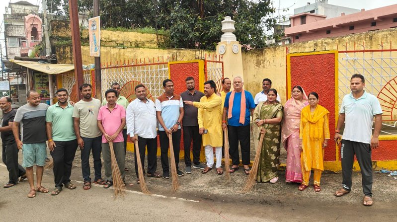 (मनेन्द्रगढ़)जिला मुख्यालय से सेवा पखवाड़ा अभियान की शुरुआत,कार्यकत्र्ताओं ने दिया जनसेवा का संदेश