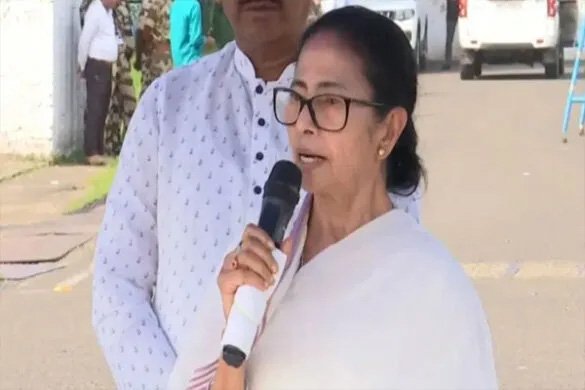 दुर्गापुर में MBBS स्टूडेंट से रेप पर ममता बनर्जी ने पीड़िता से ही पूछा सवाल- रात 12:30 बजे बाहर क्या कर रही थी?