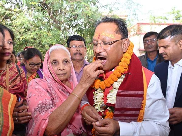 (रायपुर) सत्ता की बागडोर संभालने से पहले मुख्यमंत्री विष्णुदेव साय ने लिया मां का आशीर्वाद
