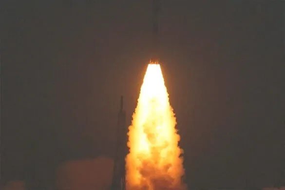अब आसमान से होगी दुश्मनों पर नजऱ! भारत लॉन्च करेगा 52 सैटेलाइट, पाक-चीन की बढ़ेगी टेंशन!