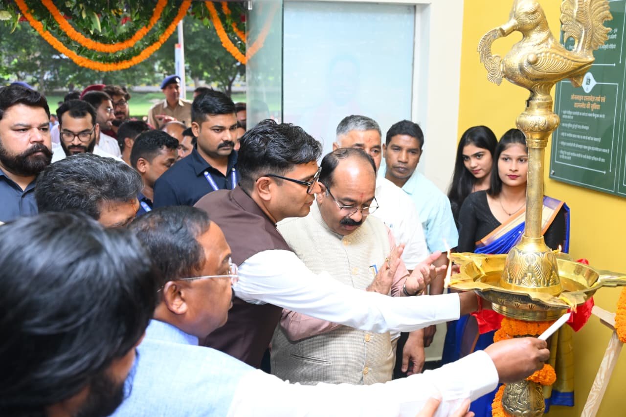  (रायपुर) छत्तीसगढ़ में रजिस्ट्री हुई स्मार्ट नवा रायपुर में देश का पहला अत्याधुनिक स्मार्ट पंजीयन कार्यालय शुरू