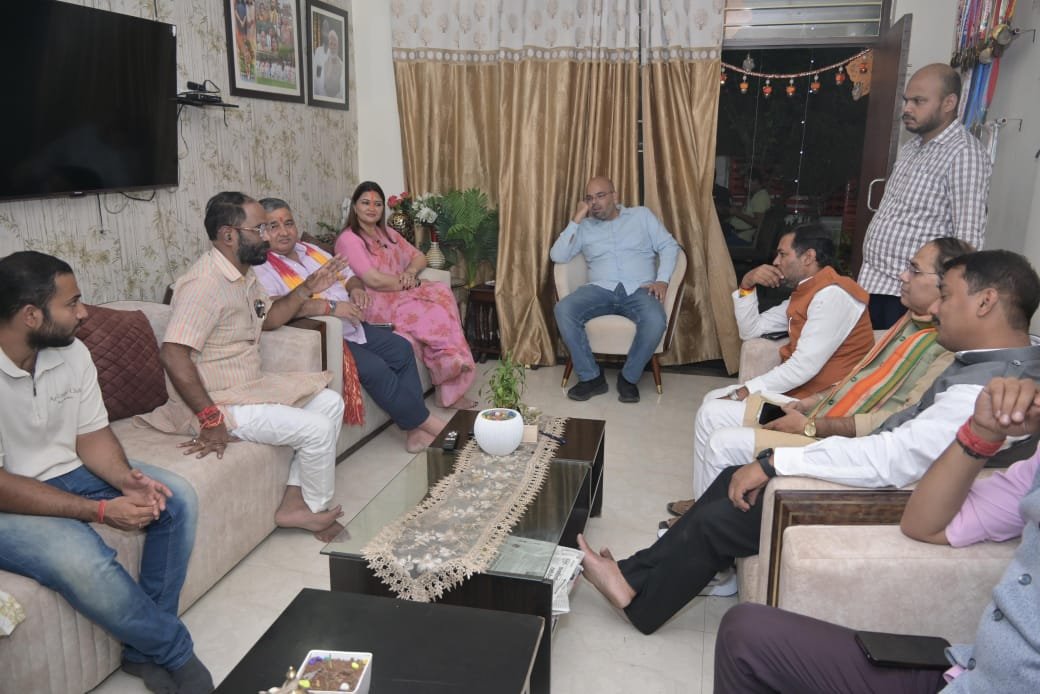 (रायपुर) मंत्री अग्रवाल ने राष्ट्रीय मीडिया सह प्रभारी डॉ. मयूख को दी छठ महापर्व की बधाई