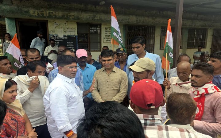 (दुर्ग) बिजली बिल में वृद्धि एवं प्रदेश भर में हो रही अघोषित बिजली कटौती के विरोध कांग्रेस ने धरना प्रदर्शन किया