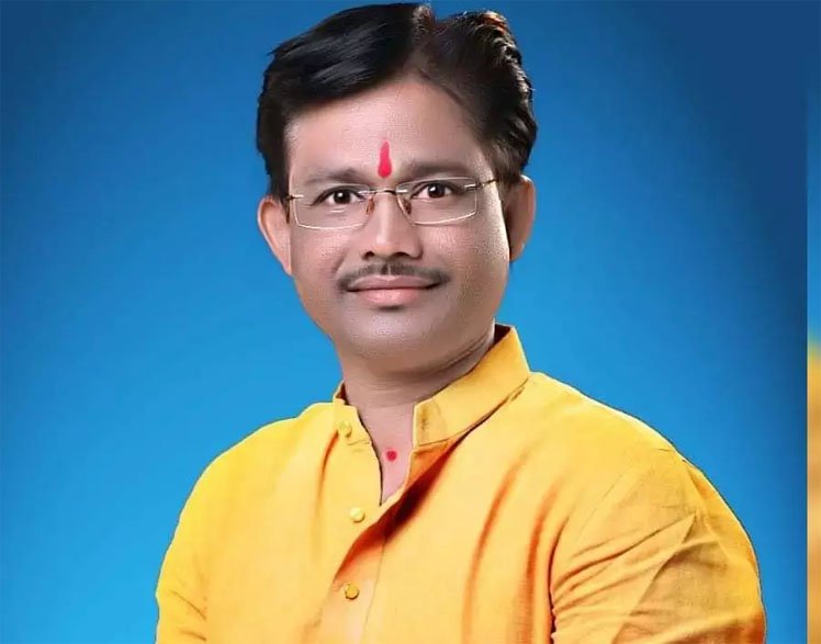 (धमतरी) भाजपा ने दिखाई त्वरित कार्यवाही : बेलरगांव मंडल अध्यक्ष मनोहर मानिकपुरी पद से मुक्त