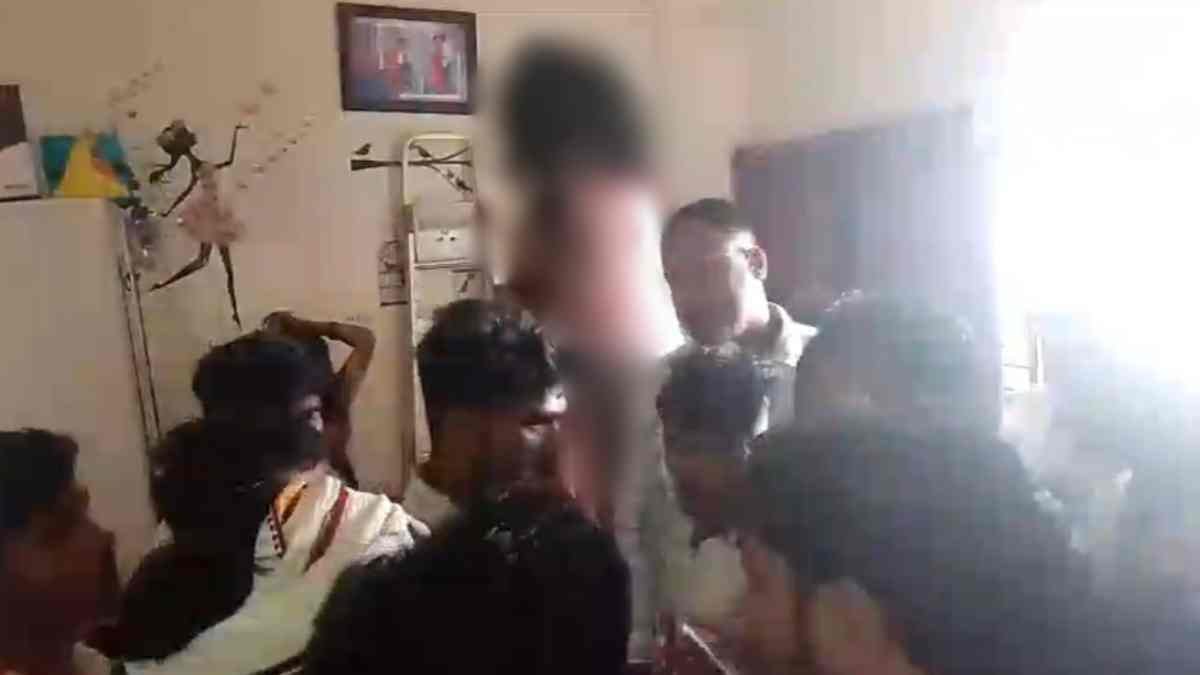 एक ही फंदे पर लटके मिले पति-पत्नी: किराए के मकान में फांसी लगाकर दी जान, वारदात से मची सनसनी