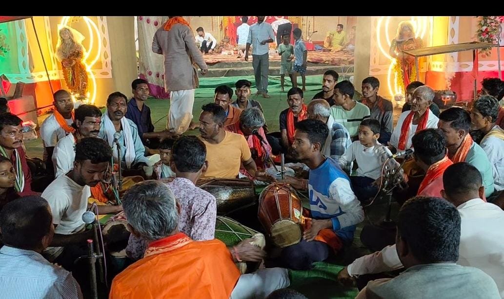 (नगरी) माता के दरबार में जस गीत की प्रतिदिन हो रही प्रस्तुति