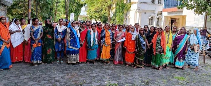 (कोरबा) अवैध मादक पदार्थ बिक्री करने का आरोप लगा महिलाओं ने खोला मोर्चा