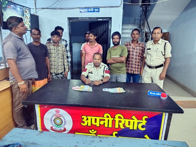(मुंगेली) जुआ खेल रहे 6 जुआरी पकड़ाये