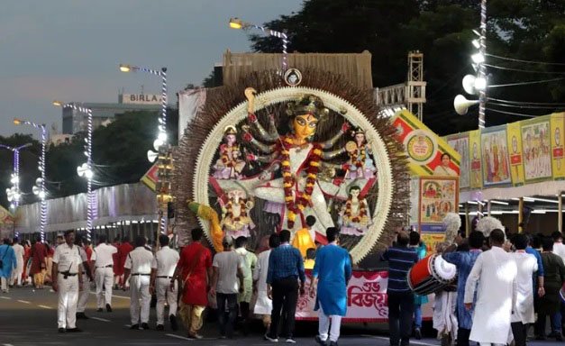 (कोलकाता) चुस्त सुरक्षा के बीच रेड रोड में आज दुर्गा पूजा कार्निवाल