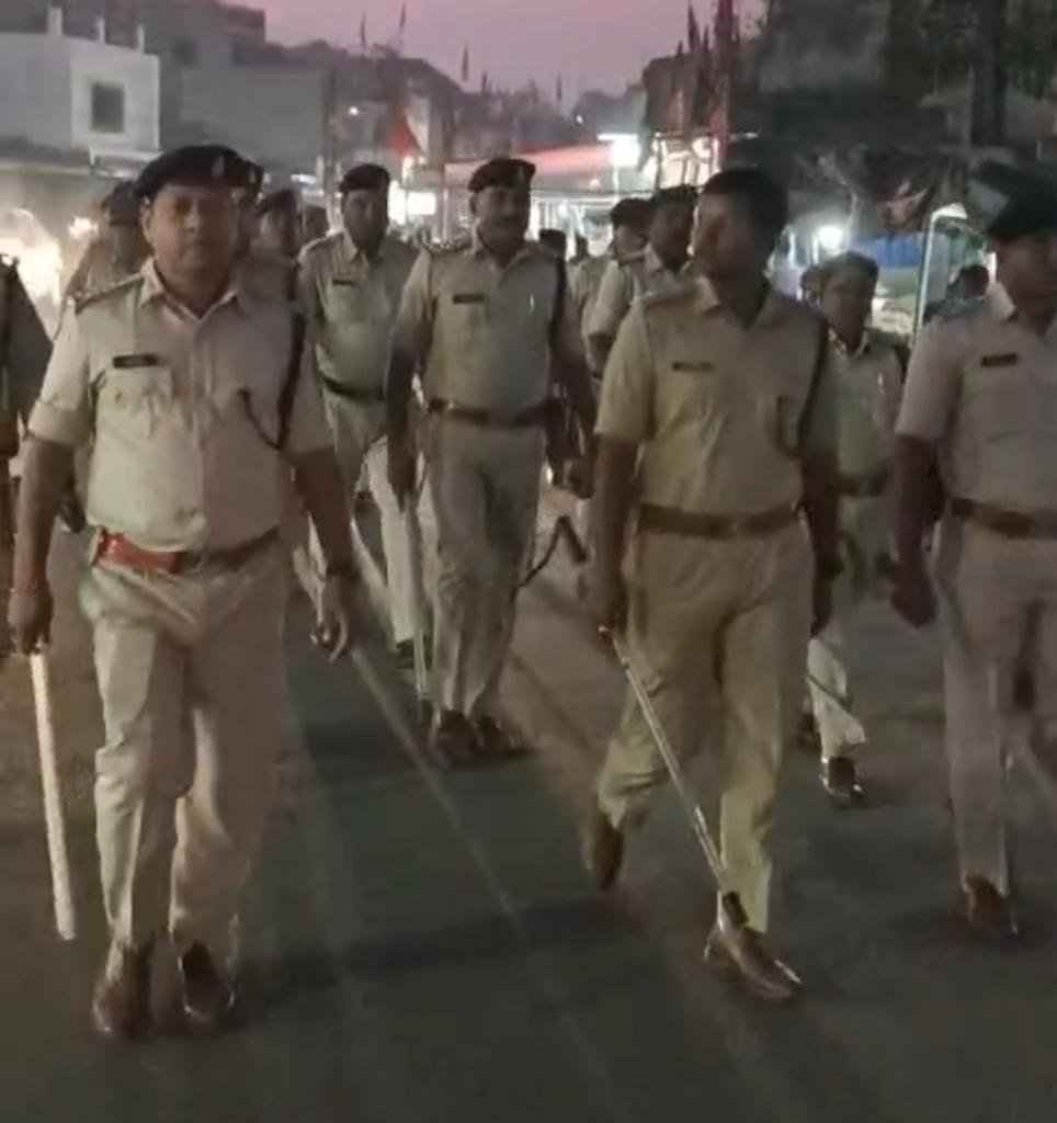 (कोरबा) नगर पुलिस अधीक्षक दर्री के नेतृत्व में निकाला गया फ्लैग मार्च