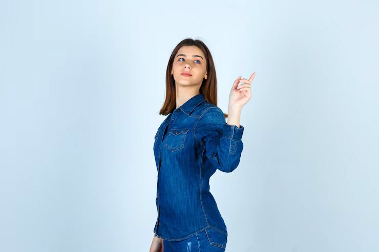﻿डेनिम शर्ट के साथ अच्छे लगते हैं ये बॉटम, इन्हें पहनकर दिखेंगी स्टाइलिश