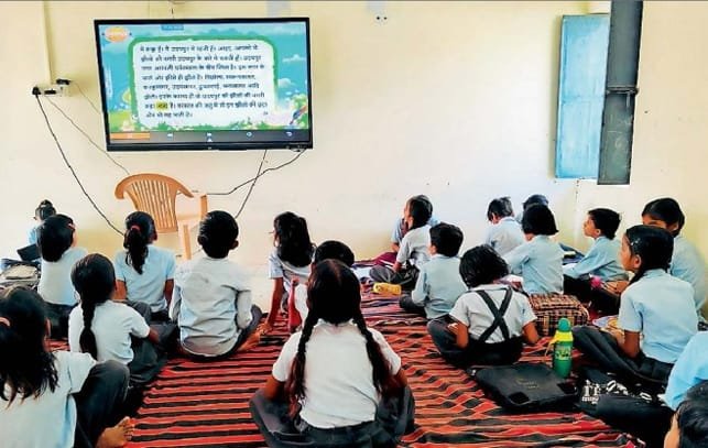 (रायपुर) जिला प्रशासन बिलासपुर की अभिनव पहल :  अब स्मार्ट टीवी से पढ़ेंगे जिले के बच्चे