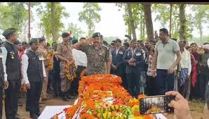 मणिपुर में शहीद हुआ बस्तर का लाल : तीन बेटियों के सिर से उठा पिता का साया, तिरंगे से लिपटकर गांव पहुंचा रंजीत कश्यप का पार्थिव शरीर, अंतिम यात्रा में उमड़ी भीड़