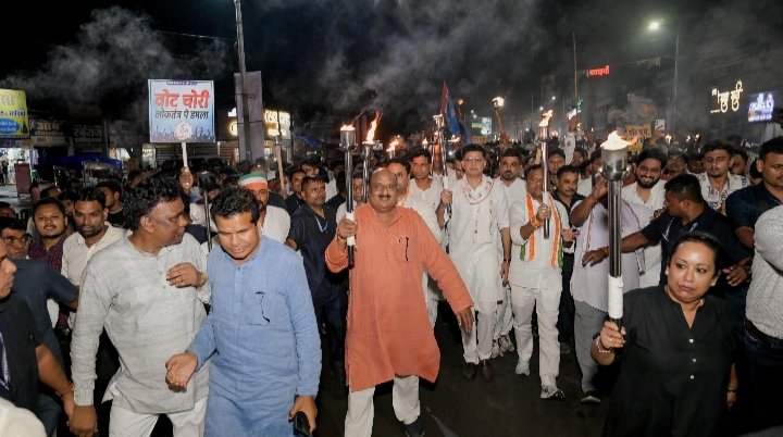 (कोरबा) कोरबा में मशाल जुलूस से गूंजा वोट चोर गद्दी छोड़Ó सचिन पायलट समेत दिग्गज कांग्रेसी नेताओं ने साधा केंद्र सरकार पर निशाना