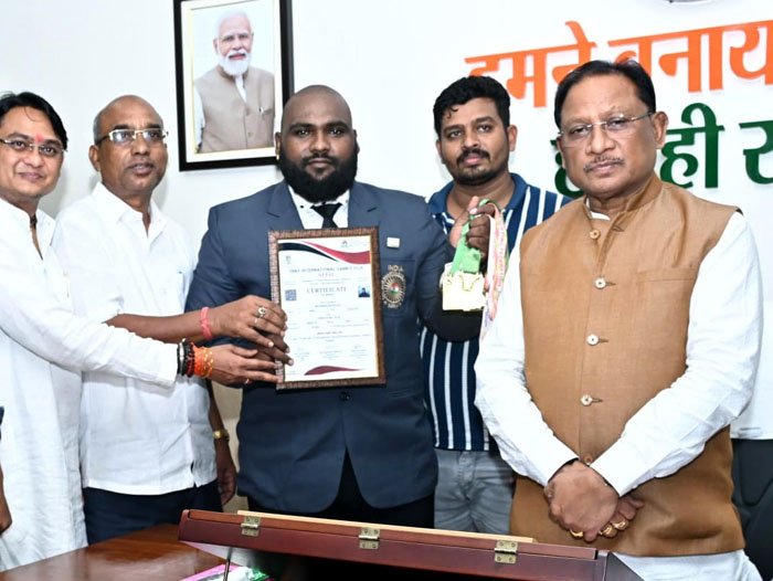 (रायपुर) छत्तीसगढ़ के प्रेम राजन रौतिया ने इंटरनेशनल पावरलिफ्टिंग में दिलाया स्वर्ण पदक, मुख्यमंत्री साय से की मुलाकात