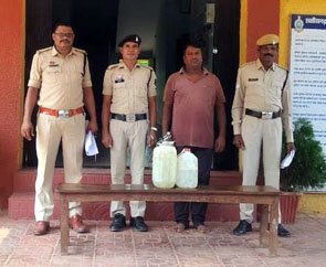 (धमतरी) दीपावली पर्व पर धमतरी पुलिस ने 15 प्रकरण दर्ज कर 8 शराब विक्रेता किए गिरफ्तार