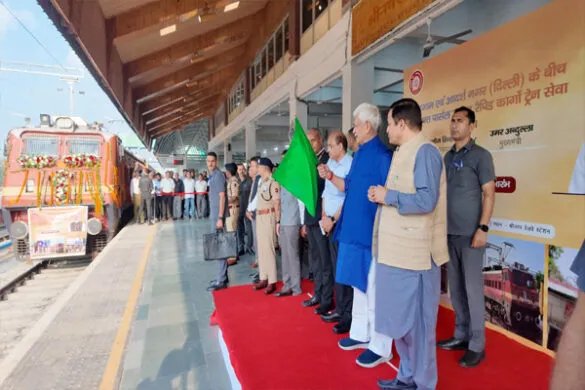 कश्मीर से आदर्श नगर, दिल्ली के लिए पार्सल कार्गो ट्रेन को हरी झंडी