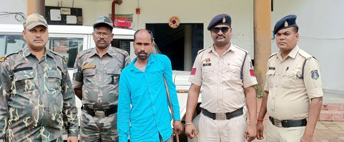 (जशपुर) लंबे समय से फरारी कार रहा साईंटांगरटोली का कुख्यात गौ-तस्कर पुलिस की गिरफ्त में