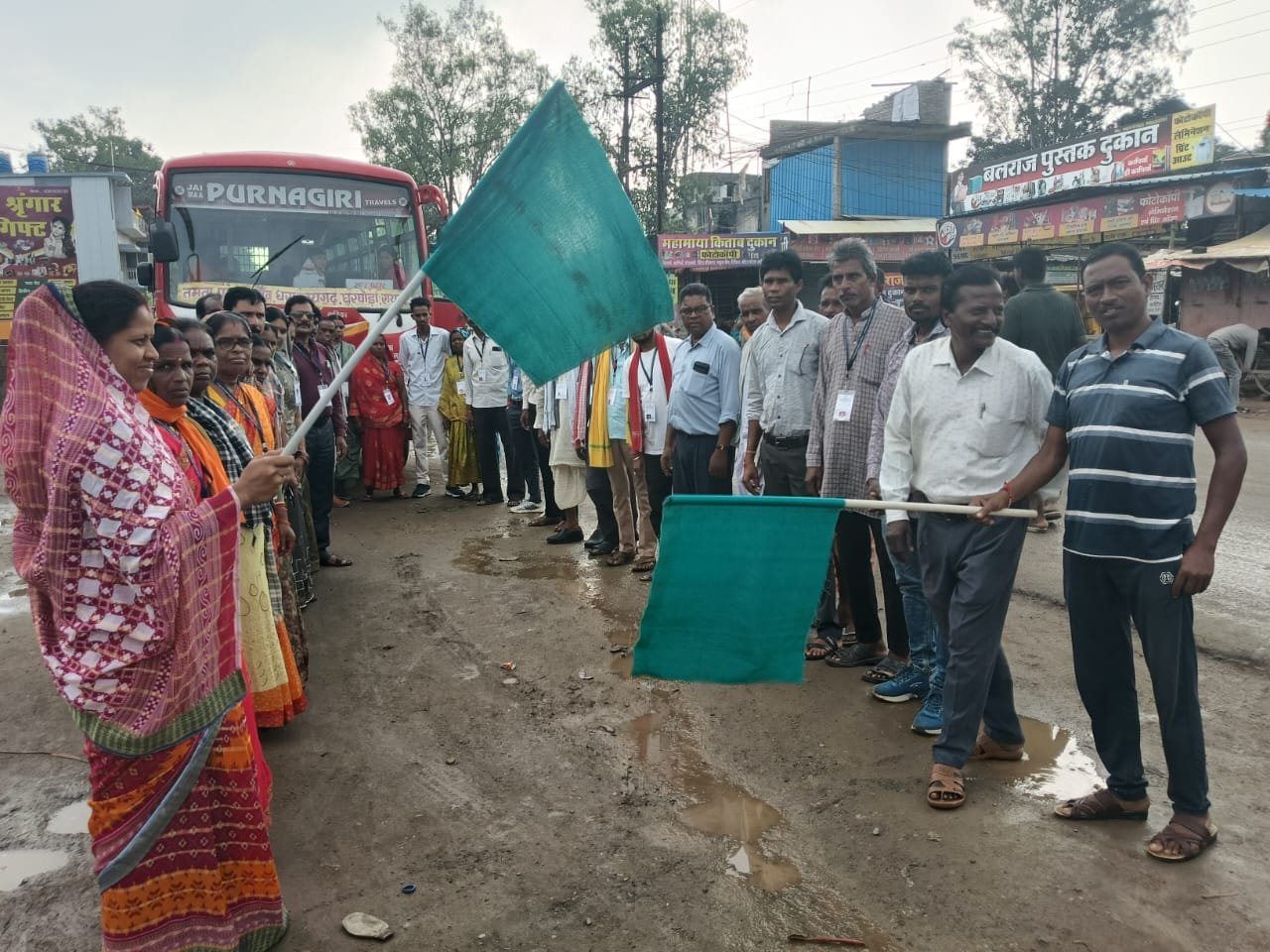 (जशपुर)अयोध्या के लिए रवाना हुई श्रद्धालुओं की सवारी, अब तक 1836 लोग कर चुके हैं दर्शन