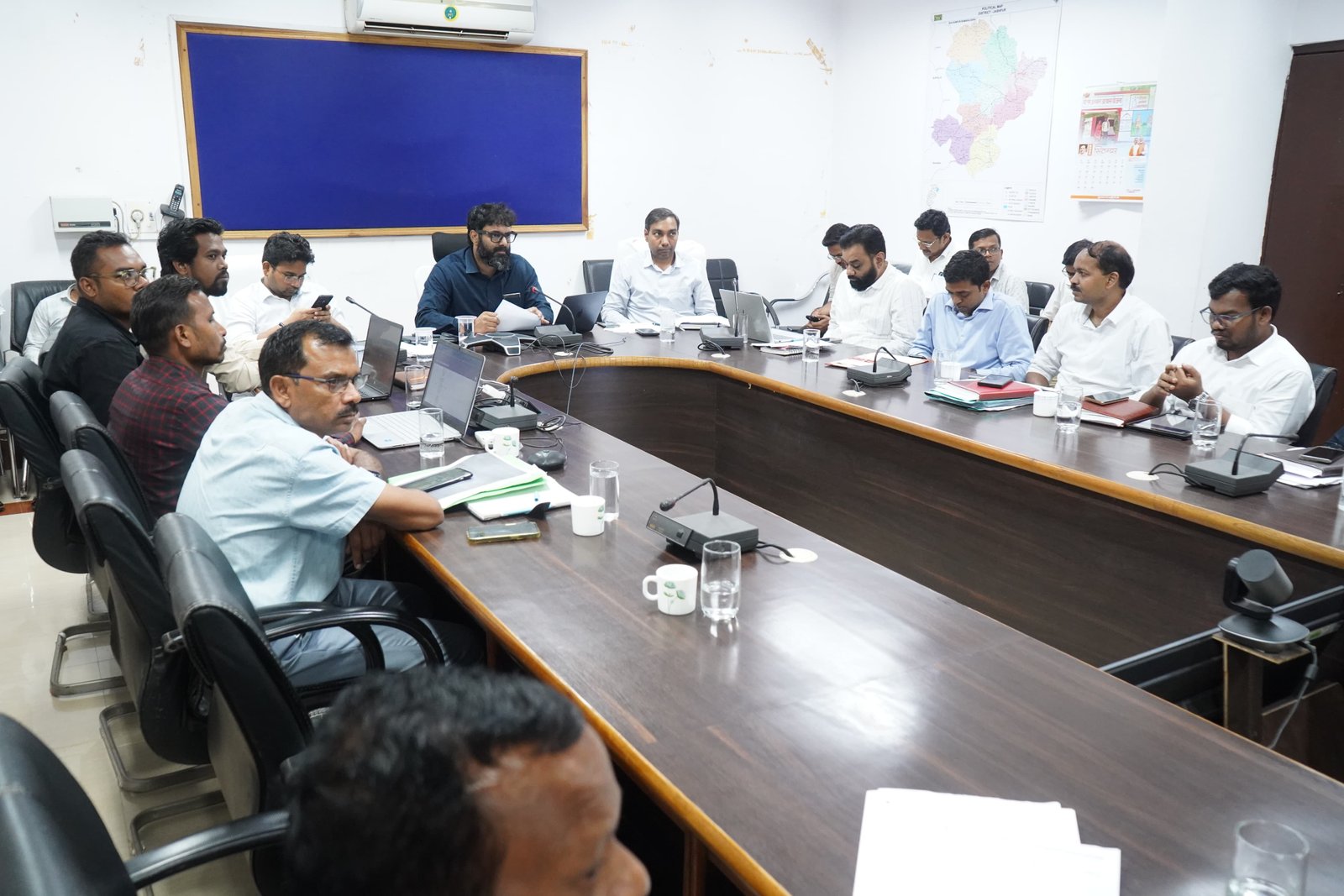 (जशपुर) आदि कर्मयोगी अभियान अंतर्गत ग्राम स्तर पर विकास योजना तैयार करने कलेक्टर ने दिए निर्देश