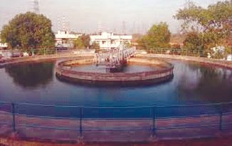 (कोरबा) बरसाती पानी के साथ आ रही जलकुंभियां, व्यवस्था ठीक करने की कोशिश