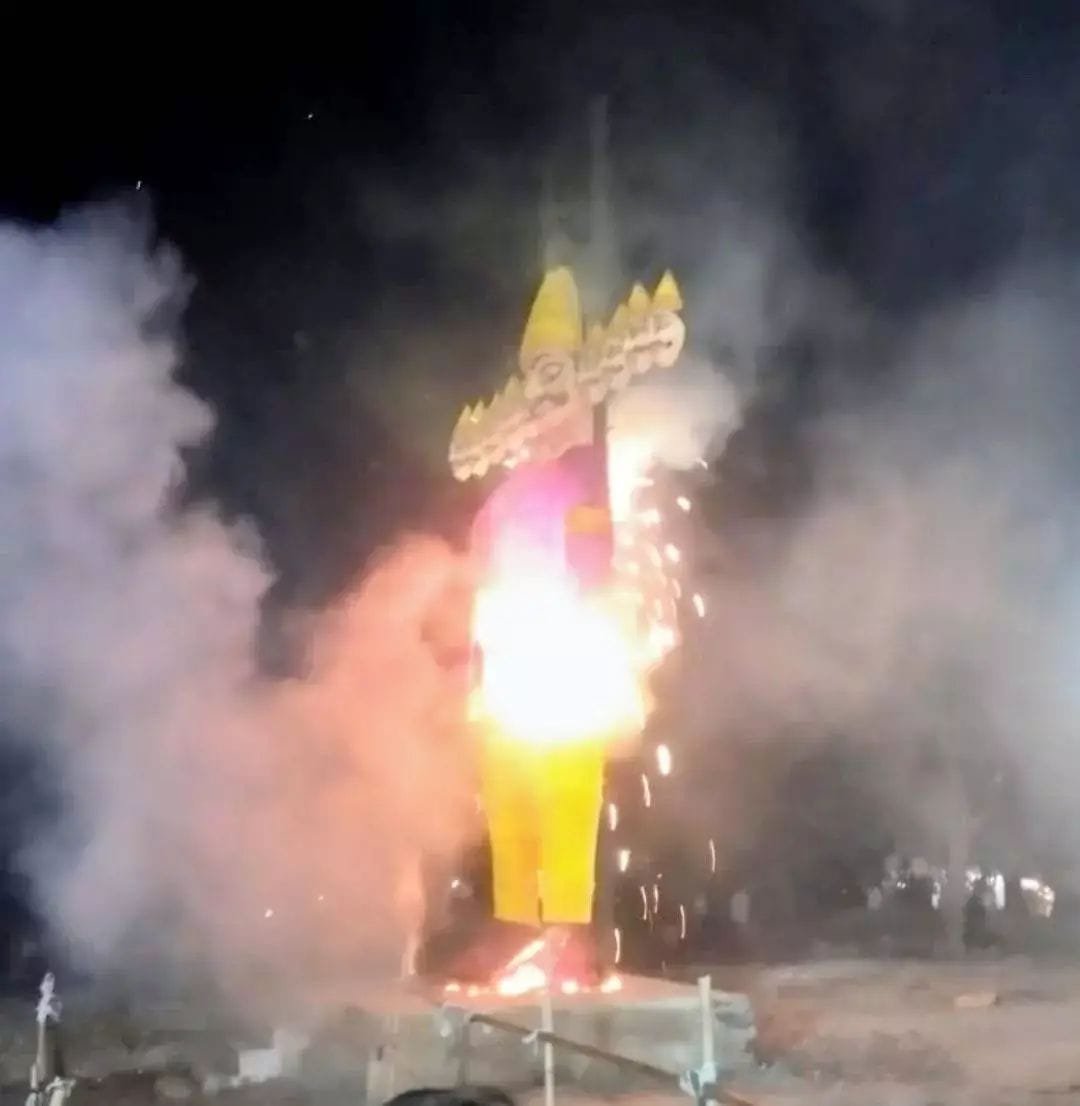 (कुम्हारी) कुम्हारी के मां महामाया मंदिर प्रांगण में रावण दहन कर मनाया गया विजयदशमी पर्व