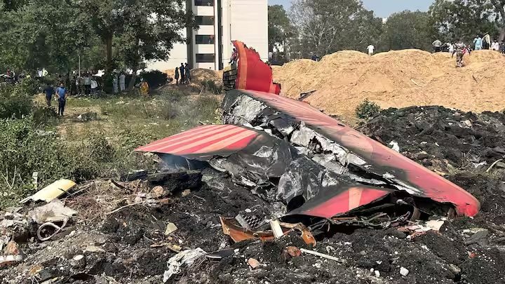 अहमदाबाद विमान हादसा: पुलिस आयुक्त जीएस मलिक बोले- किसी के बचने की संभावना कम