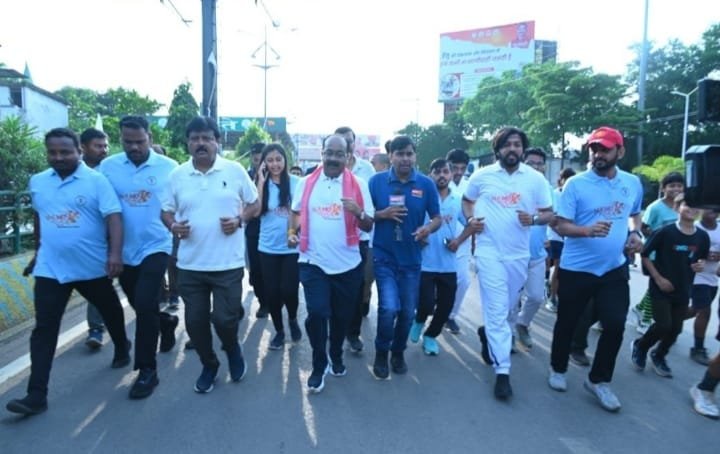 (रायपुर ) उप मुख्यमंत्री अरुण साव ने झंडी दिखाकर -1नमो युवा रनÓ का किया शुभारंभ, ऐतिहासिक दौड़ में 10 हजार से अधिक युवाओं का दिखा जोश और जज्बा