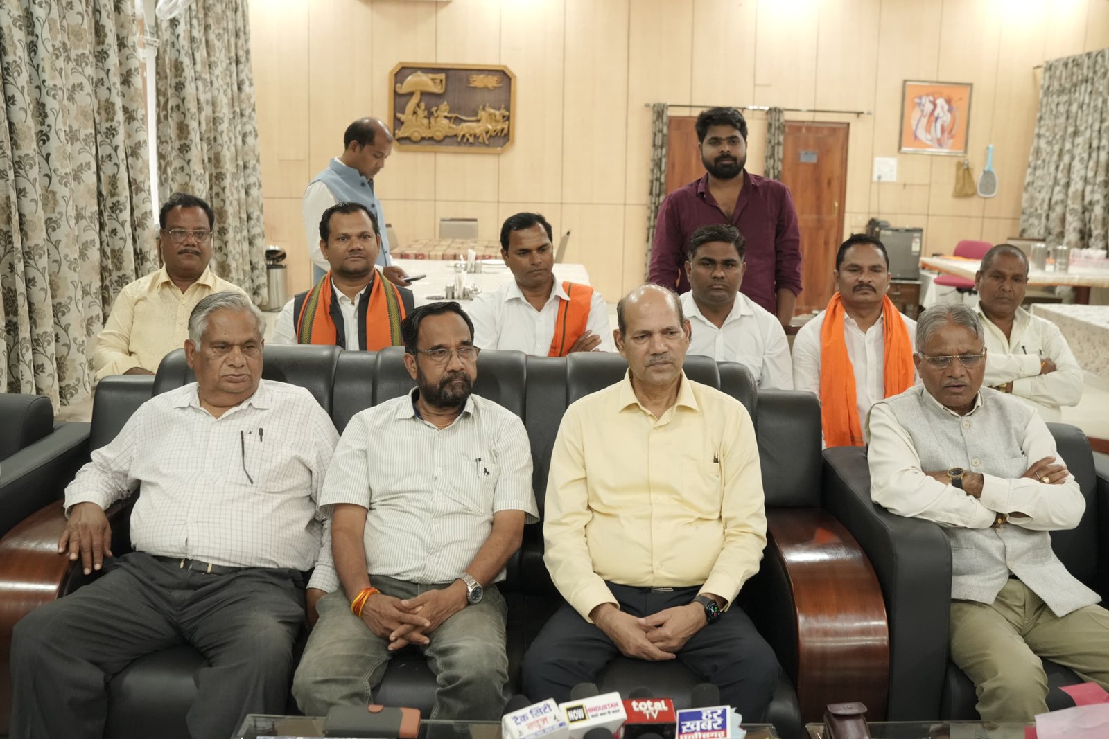 (कोरबा) छत्तीसगढ़ पिछड़ा वर्ग कल्याण आयोग के अध्यक्ष ने जनप्रतिनिधियों से की भेंट