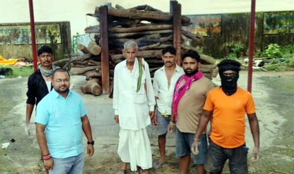 (बलरामपुर) अपनों ने ठुकराया गैरों ने जिंदगी के साथ भी और जिंदगी के बाद भी अपनाया
