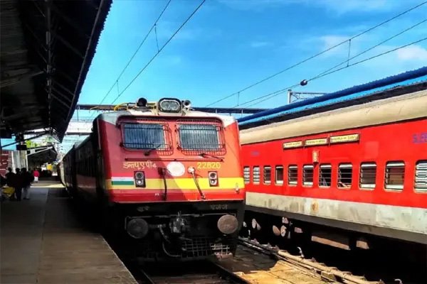 दिवाली-छठ पर रेलवे का बड़ा फैसला, इन 5 बड़े स्टेशनों पर प्लेटफॉर्म टिकट की बिक्री बंद