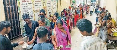 (कोरबा) जिला चिकित्सालय में अमृत जन सेवा समिति व छग हेल्प वेलफेयर सोसाइटी दे रही सेवा