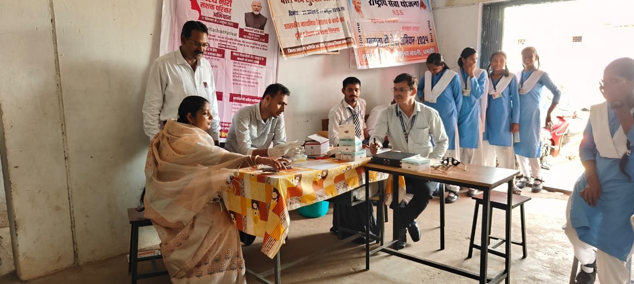 (धमतरी) स्वस्थ नारी सशक्त नारी अभियान: भोथली में 153 छात्र-छात्राओं का स्वास्थ्य परीक्षण, नि:शुल्क दवाइयां वितरित