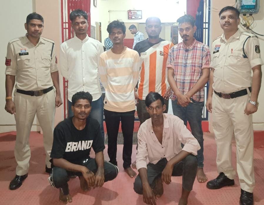 (धमतरी) रथयात्रा के दौरान सुरक्षा को लेकर पुलिस ने 06 असामाजिक तत्वों पर की प्रतिबंधात्मक कार्यवाही