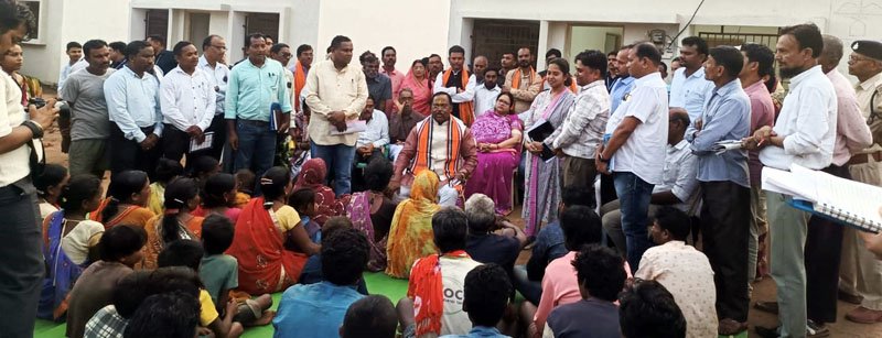 (धमतरी) छत्तीसगढ़ की पहली जनमन आवास कॉलोनी का मंत्री राम विचार नेताम ने किया निरीक्षण