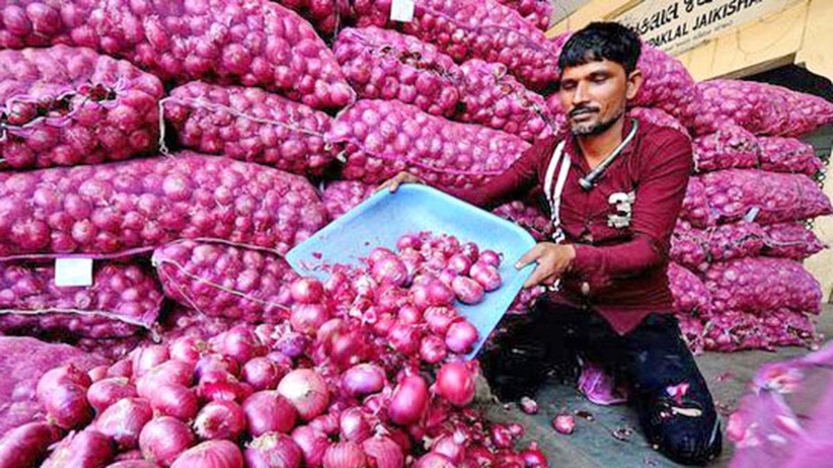 टमाटर के बाद अब प्याज ने भी बिगाड़ा बजट, 225 प्रतिशत तक बढ़े दाम