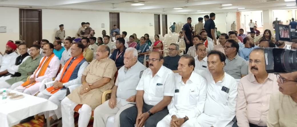 (रायपुर)प्रधानमंत्री की मन की बात सुनने पहुंचे मुख्यमंत्री विष्णु देव साय सिन्धु भवन