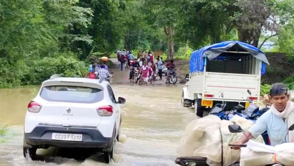 (गरियाबंद) बरसात में फिर बना -1बेलाट  नाला मुसीबत, कलेक्टर ने किया स्थल निरीक्षण

