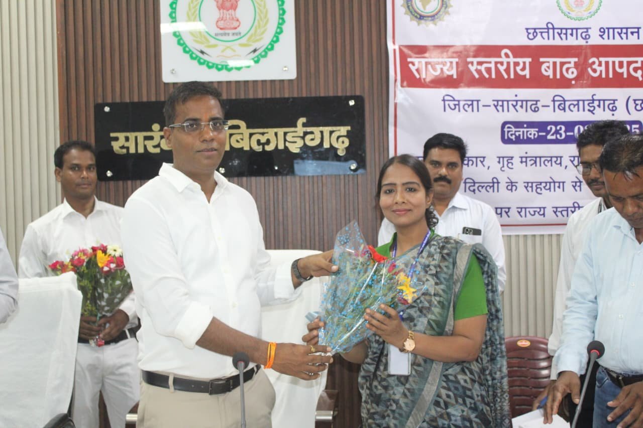  (सारंगढ़-बिलाईगढ़, )कलेक्टर डॉ कन्नौजे ने पुरस्कार प्राप्त शिक्षको को किया सम्मानित