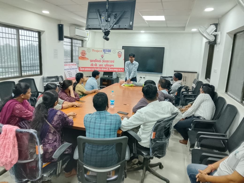 (रायपुर) प्रोजेक्ट सुरक्षा के तहत शासकीय कर्मचारियों को मिला जीवनरक्षक प्रशिक्षण