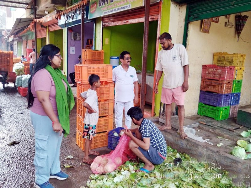 (भिलाईनगर) सुबह-सुबह आकाश गंगा सब्जी मंडी में निगम की टीम ने दी दबिश