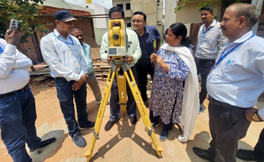 (धमतरी) नक्शा प्रोजेक्ट : निगम के आकाशगंगा कालोनी में किया गया प्रायोगिक और व्यवहारिक प्रशिक्षण