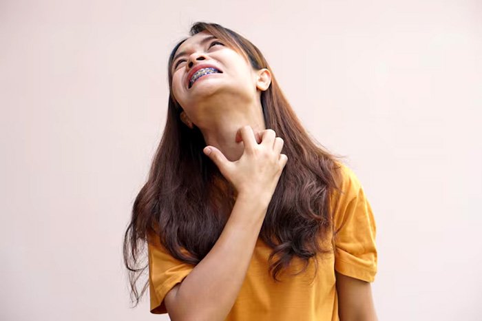 ﻿क्या आपके गले में भी होती है खुजली? आराम पाने के लिए अपनाएं ये घरेलू नुस्खे